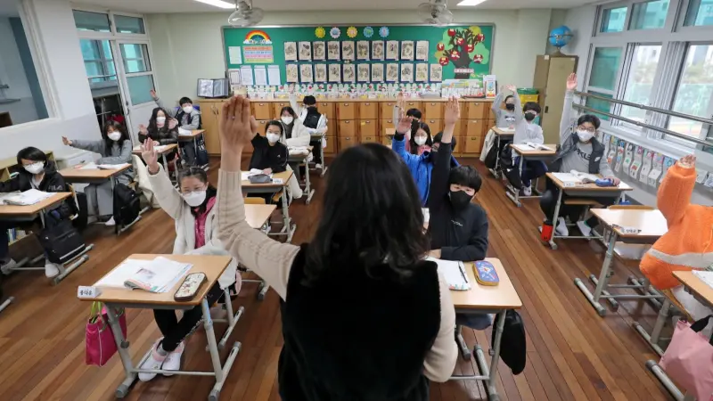 رسمياً.. كوريا الجنوبية تحظر الهواتف في المدارس