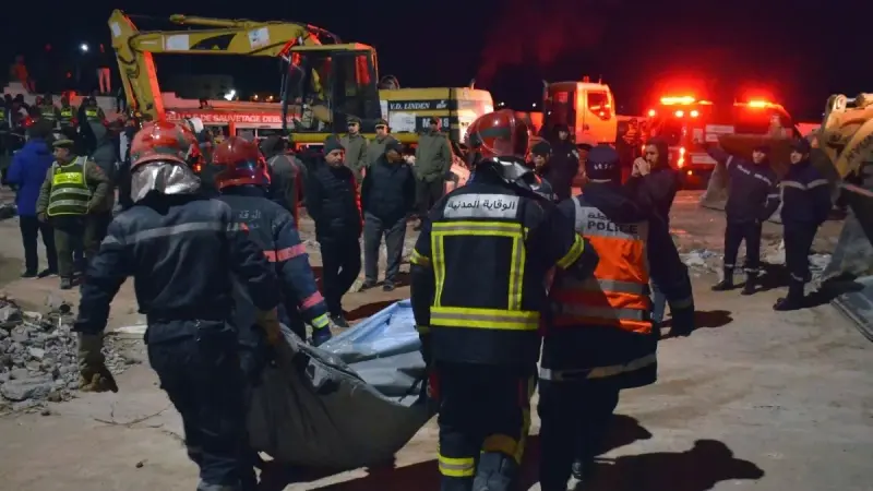 صور - ارتفاع حصيلة قتلى انهيار بنايتين في المغرب