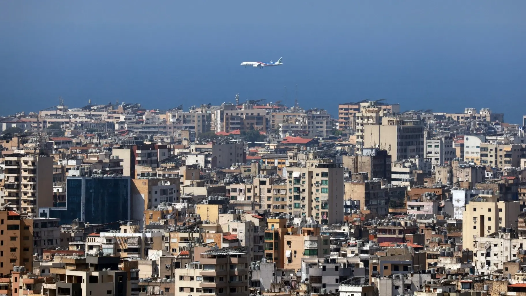 تساؤلات حول متى ينتهي التوقيت الصيفي في لبنان (رويترز) تساؤلات حول متى ينتهي التوقيت الصيفي في لبنان (رويترز)