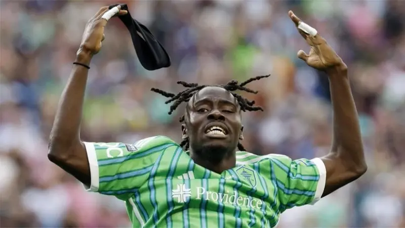 بطل بعين واحدة.. مينونغو يقهر المستحيل مع بوركينا فاسو في كأس أمم إفريقيا