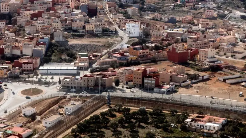 فيديو - إغلاق مفاجئ لمعبر سبتة ومليلية.. أزمة جديدة بين المغرب وإسبانيا؟