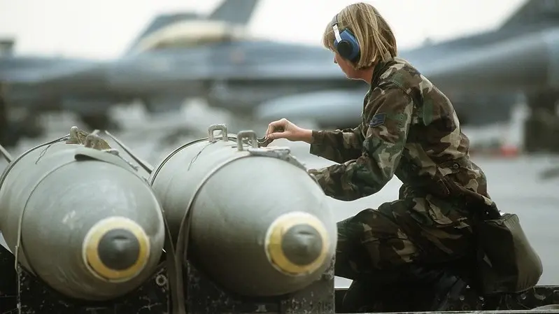 بعد إعلان أميركا تقديمها إلى أوكرانيا.. ما هي القنبلة العنقودية؟