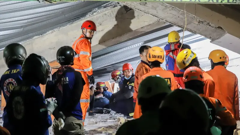 فيديو - بعد الفلبين.. زلزال يضرب سواحل جزيرة إندونيسية