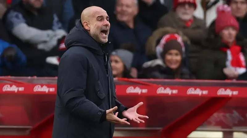 غوارديولا والكاميرات.. هل أصبحت الأضواء عبئا على مدرب السيتي؟