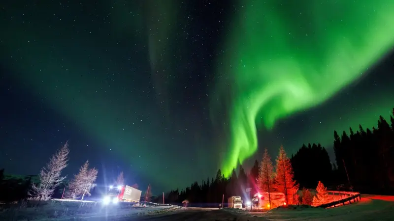 عاصفة شمسية غير مسبوقة تفتح بابا لظواهر مذهلة في السماء