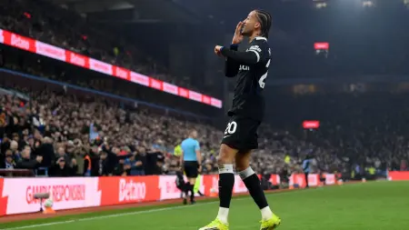 related_news_inside_blogsليام روسينيور يكشف تفاصيل إصابة جواو بيدرو ومدة غيابه عن الملاعب