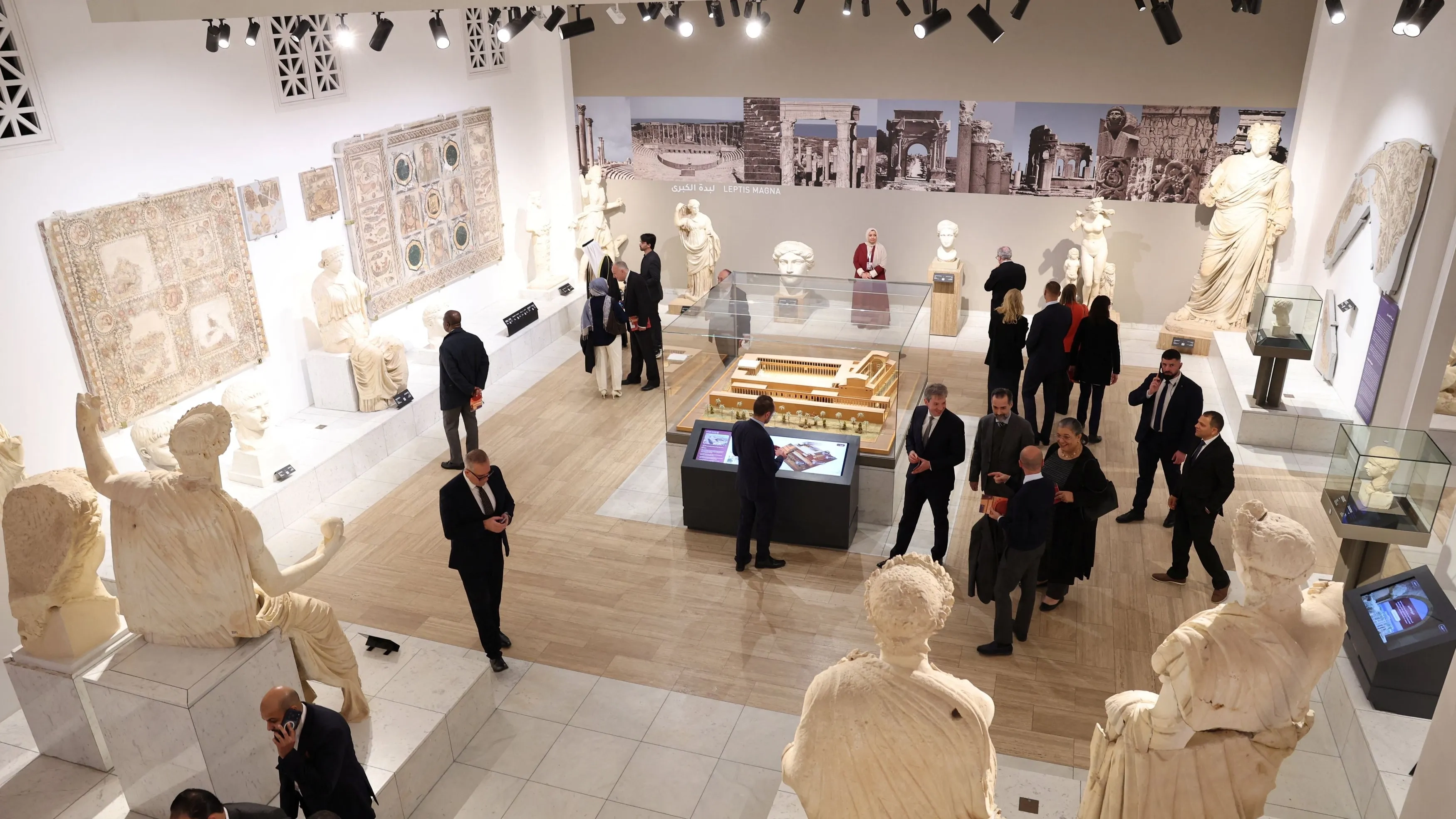 صور - متحف "السراي الحمراء" يفتح أبوابه لأول مرة منذ سقوط القذافي 