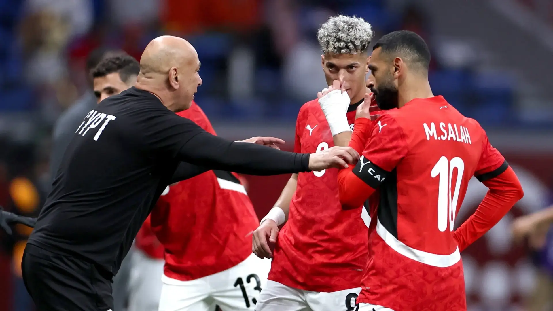 إيقاف لاعبي منتخب مصر مروان عطية وصلاح محسن لمدة مباراتين (رويترز) إيقاف لاعبي منتخب مصر مروان عطية وصلاح محسن لمدة مباراتين (رويترز)