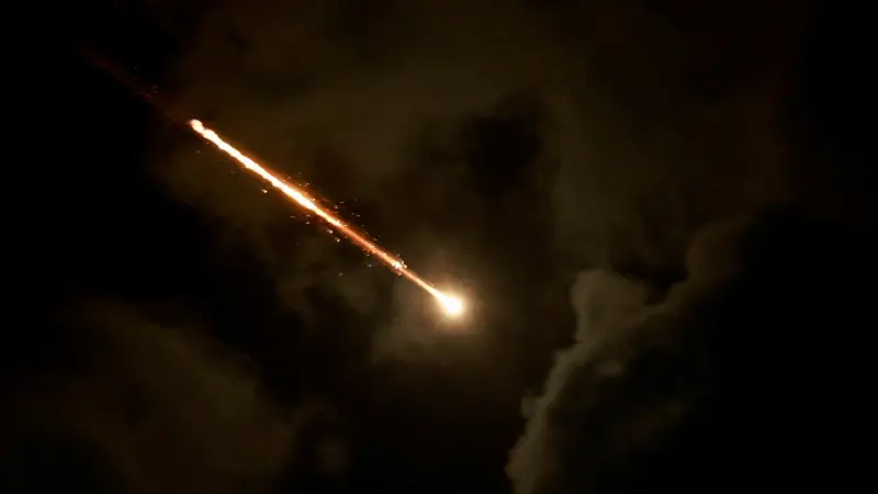 إيران تستهدف إسرائيل بأكبر وابل صاروخي منذ الأيام الأولى للحرب