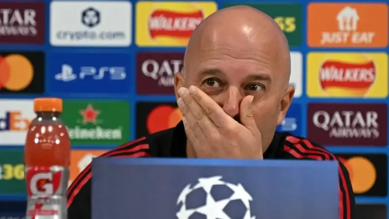 دوري أبطال أوروبا - سلوت يُحذر من وضع ليفربول ويُشيد بقوة أيندهوفن