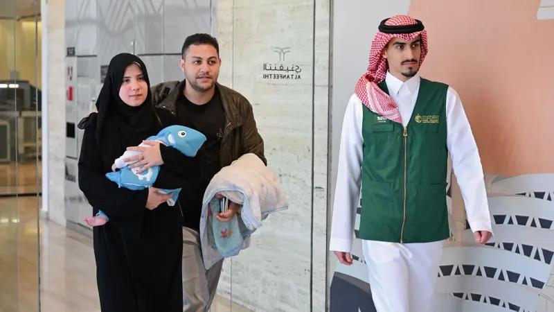 فيديو - وصول التوأم الطفيلي المصري إلى الرياض