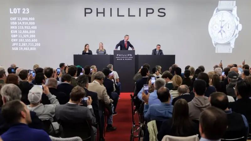 خلال 9 دقائق.. بيع ساعة بسعر خيالي بلغ ملايين الدولارات