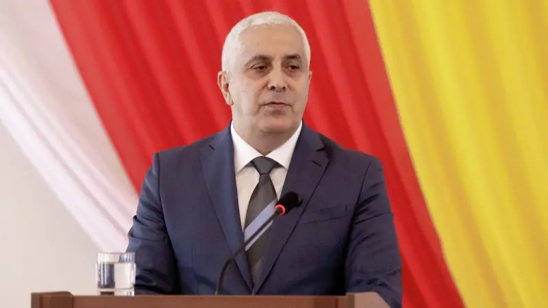 أوسيتيا الجنوبية تنتخب مسؤولا روسيا سابقا رئيسا لها