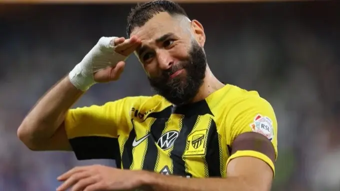 بنزيما يخطط للخروج من نادي الاتحاد السعودي