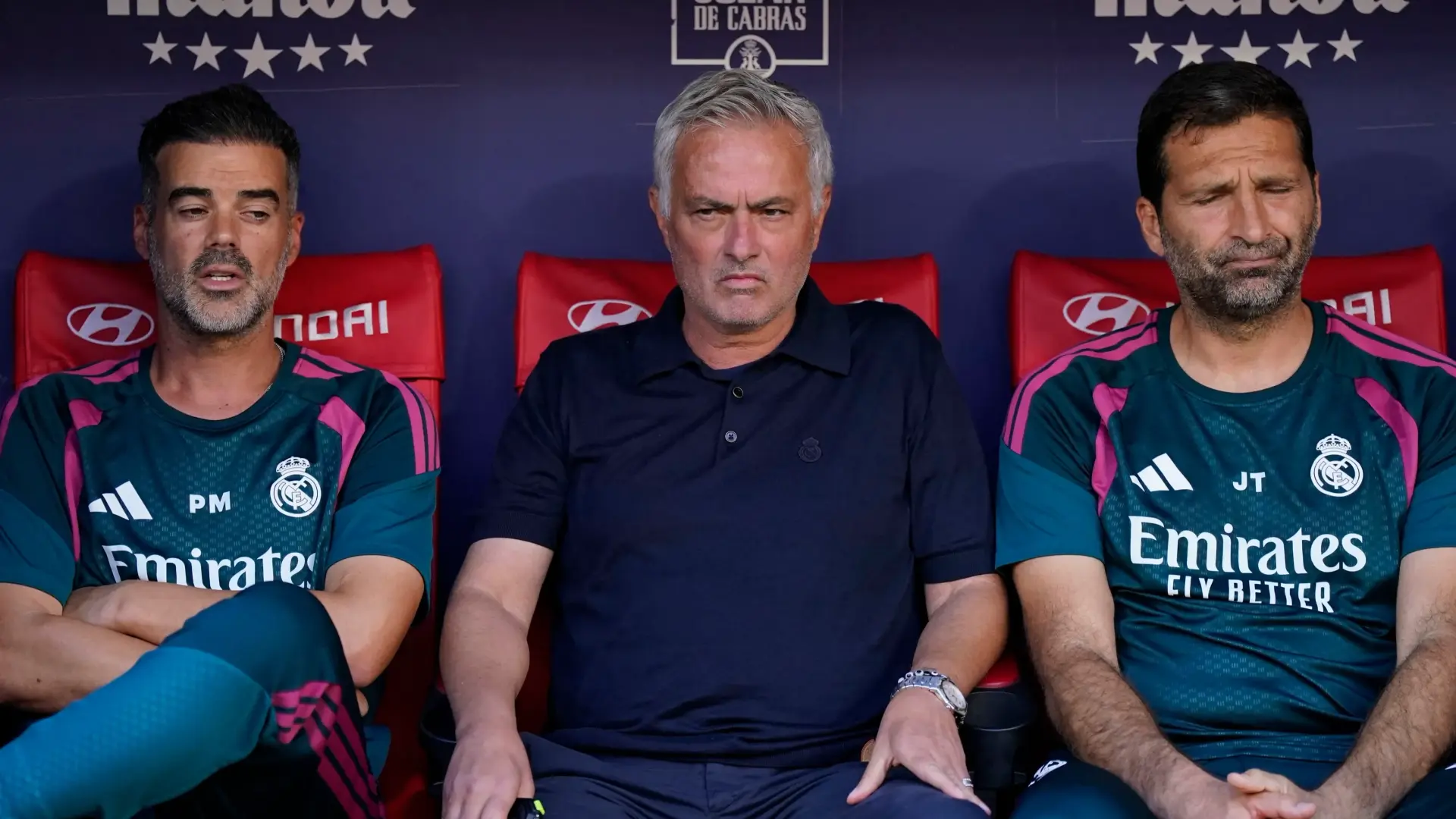 مورينيو يعترض على التحكيم في مباراة أتلتيكو مدريد (رويترز) مورينيو يعترض على التحكيم في مباراة أتلتيكو مدريد (رويترز)