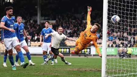 related_news_inside_blogsبرأسية عاشق نيوكاسل.. إليك قصة مفاجأة بورت فايل الذي أقصى سندرلاند من كأس إنجلترا