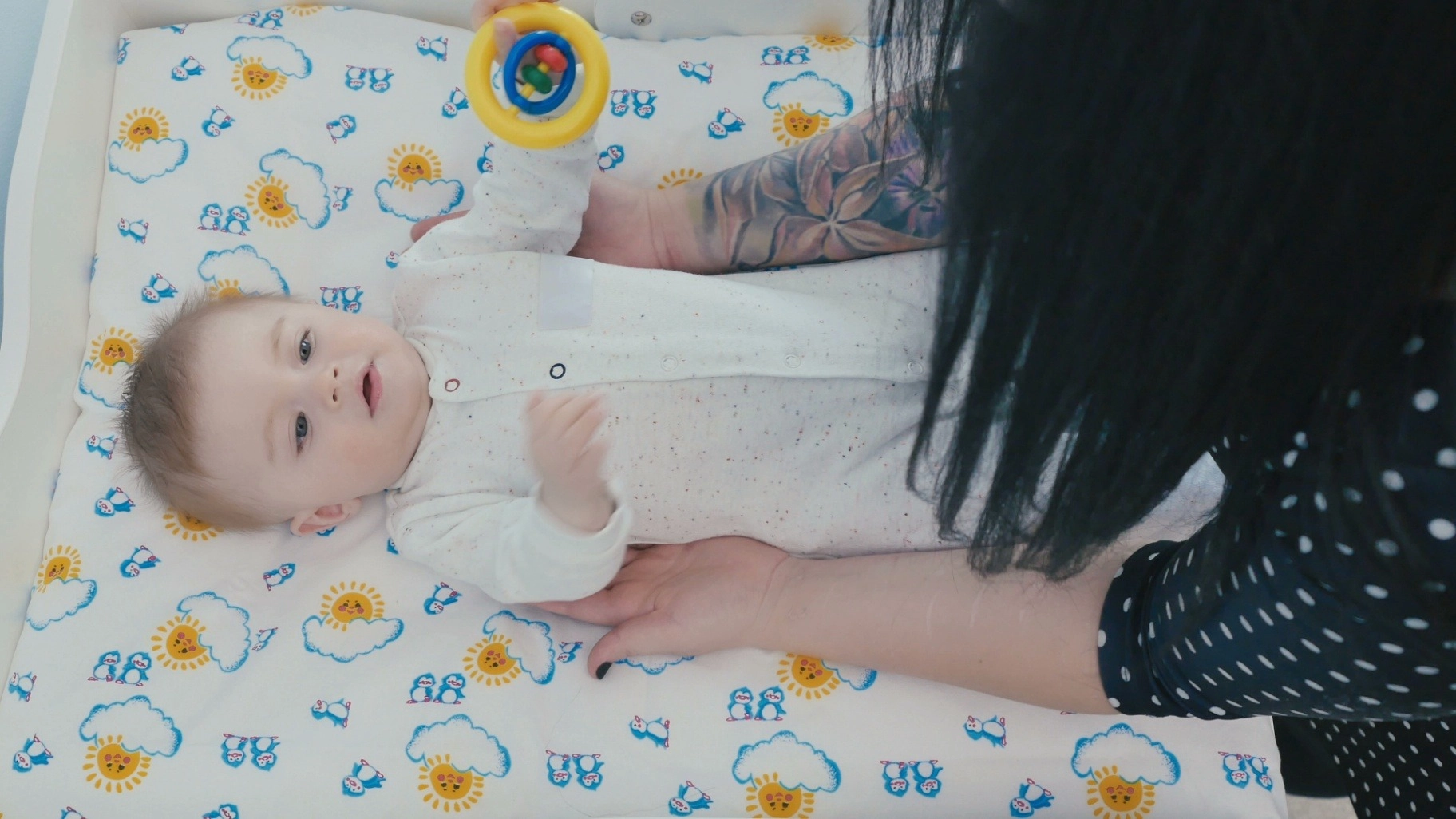 الحفاضات المتسخة.. دراسة تكشف سرّ عدم شعور الآباء والأمهات بالاشمئزاز 