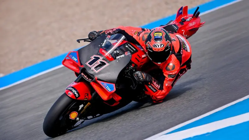 هل يحطم ماركيز الرقم القياسي الصامد لأسطورة موتو جي بي أغوستيني؟