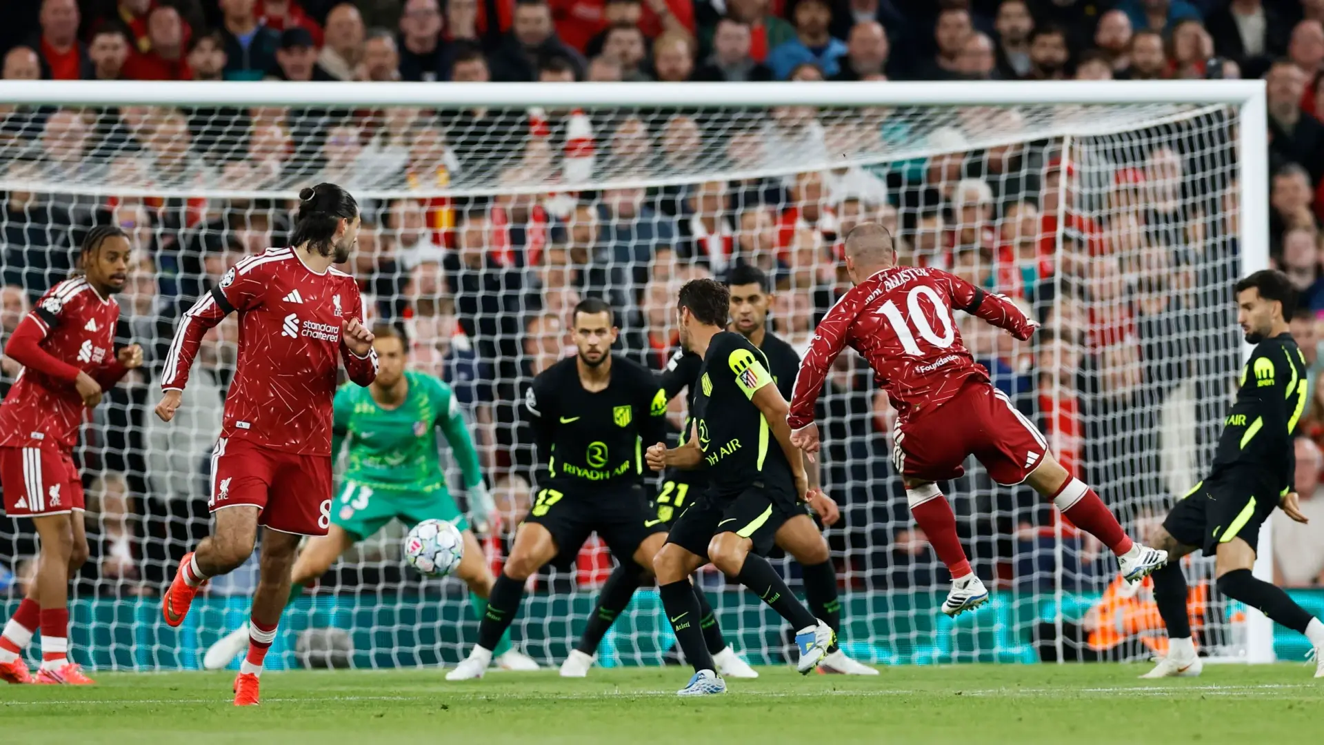 ليفربول يفوز على أتلتيكو مدريد في مباراة مثيرة (رويترز) ليفربول يفوز على أتلتيكو مدريد في مباراة مثيرة (رويترز)