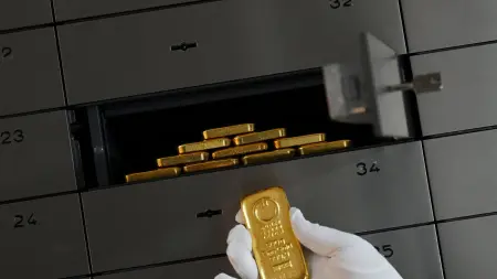 تصريحات ترامب تشعل سوق الذهب والأونصة ترتفع 1.5%