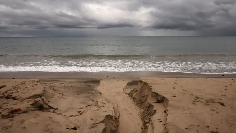 كارثة طبيعية تضرب كاليفورنيا.. ما هو النهر الجوي؟