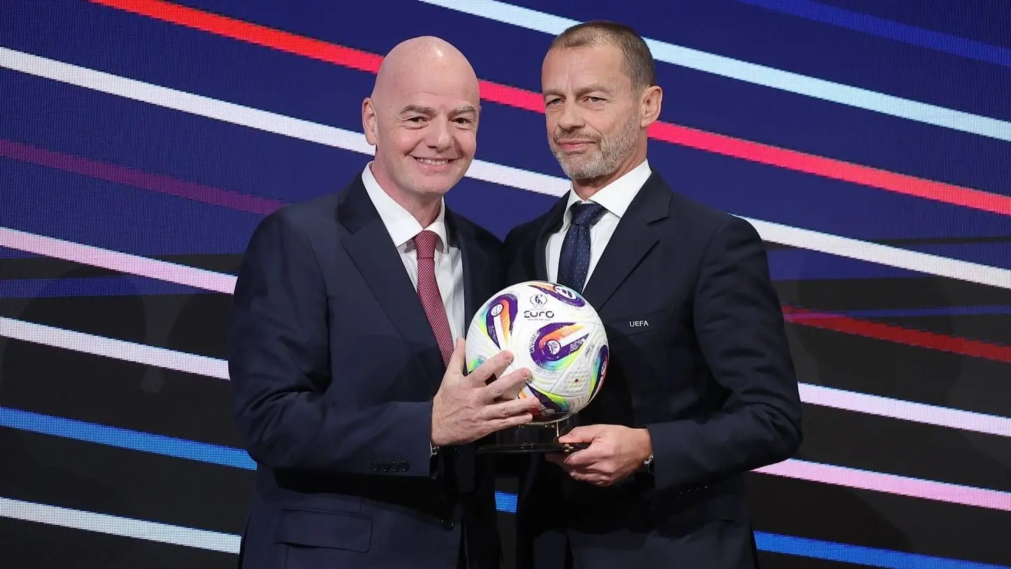 إنفانتينو يتلقى دعما دوليا قويا لتجاوز أزمته الإدارية الحالية اليوم (أ ف ب) إنفانتينو يتلقى دعما دوليا قويا لتجاوز أزمته الإدارية الحالية اليوم (أ ف ب)