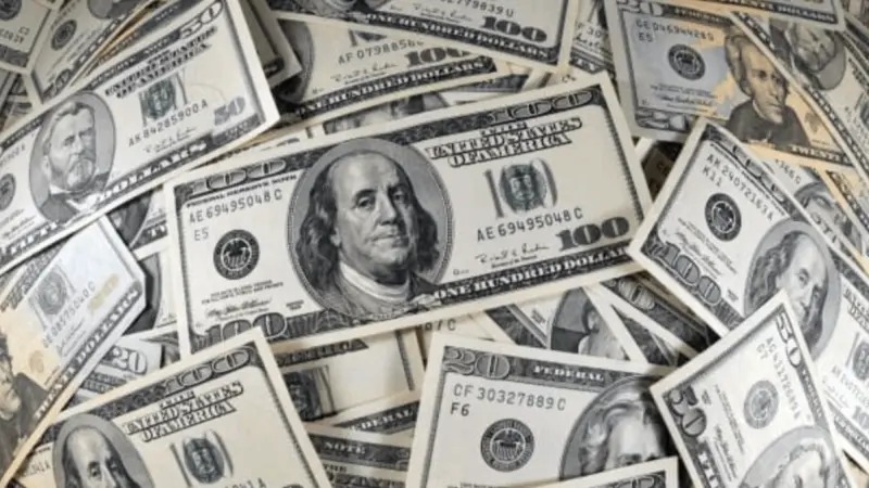 بنك يودع 81 تريليون دولار في حساب عميل بالخطأ.. ما القصة؟