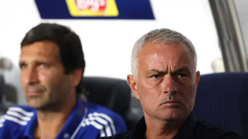 مسألة وقت.. بنفيكا يؤكد بدء مفاوضاته مع مورينيو