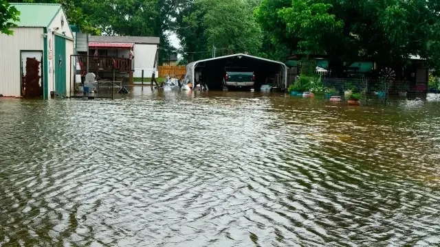 العاصفة "آرثر" تهدد تكساس ولويزيانا بفيضانات خطيرة