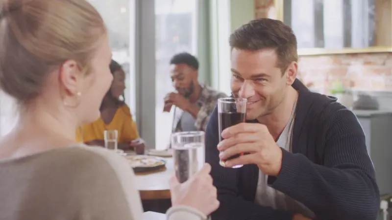 هل المشروبات الغازية "الدايت" أسوأ من العادية؟