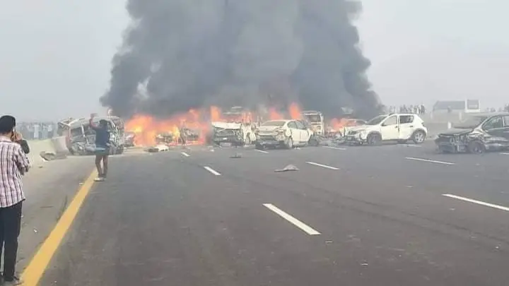 فيديو - ارتفاع عدد قتلى حادث تصادم  في مصر إلى 35 شخصا