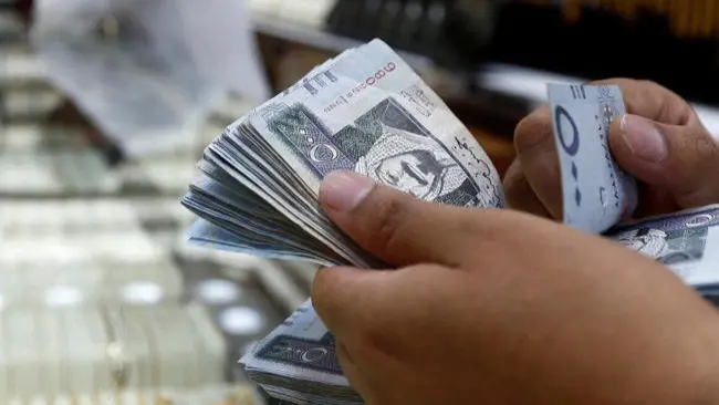 سعر الريال السعودي مقابل الجنيه السوداني نحو 1,573.33 جنيهًا (رويترز) سعر الريال السعودي مقابل الجنيه السوداني نحو 1,573.33 جنيهًا (رويترز)