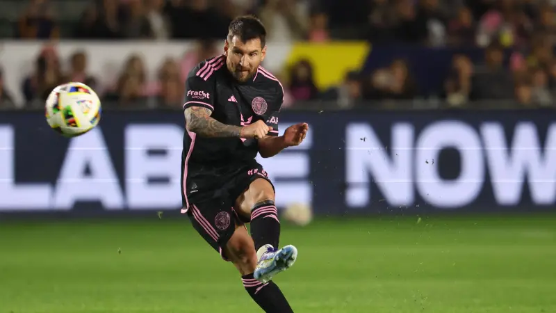 ميسي خارج حسابات منتخب الأرجنتين هذا الشهر بسبب الإصابة