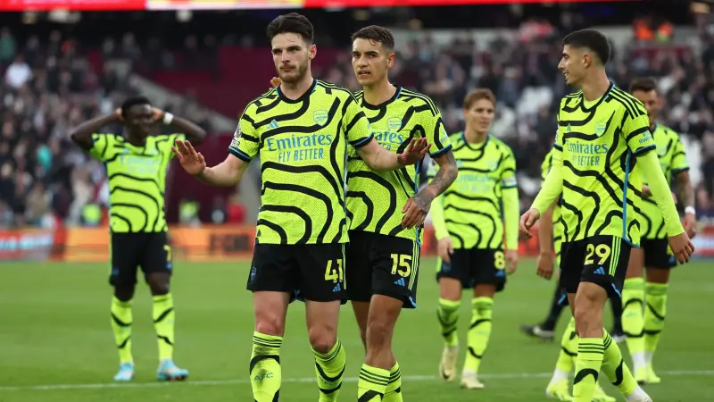 فيديو - لم يحتفل بهدفه.. ديكلان رايس يقسو على فريقه السابق ويكبّده هزيمة تاريخية