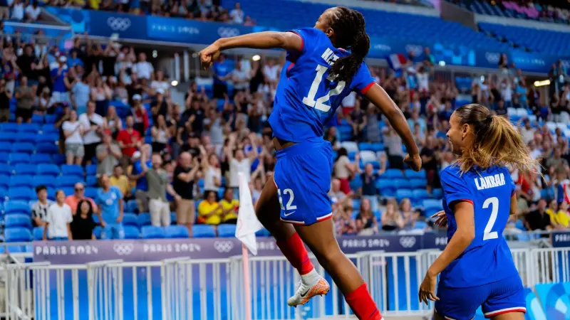 القنوات الناقلة لمباراة فرنسا ضد نيوزيلندا اليوم في أولمبياد باريس لكرة القدم للسيدات 2024