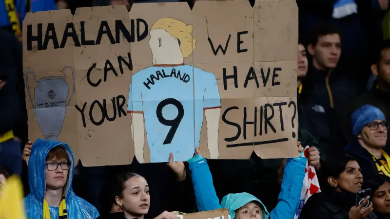 موعد مباراة مانشستر يونايتد ضد مانشستر سيتي في الدوري الإنجليزي 2023-2024.. القنوات الناقلة وتشكيلة الفريقين