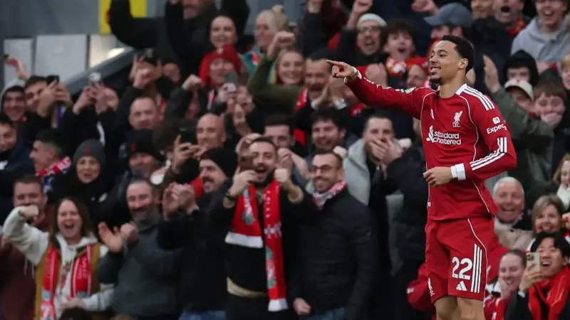 معلق مباراة ليفربول ضد ولفرهامبتون اليوم في الدوري الإنجليزي.. أشهر الأصوات الجزائرية