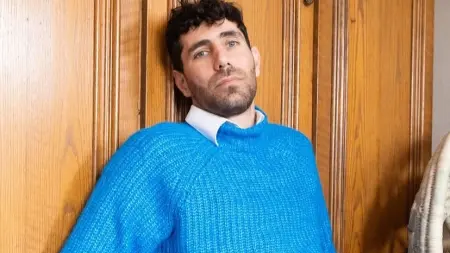 related_news_inside_blogsعزيز مرقة يستعد لطرح "بوكيه ورد" ويشارك جمهوره في تصميم الغلاف