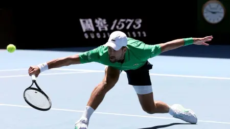 بمساعدة "شجرة تين".. ديوكوفيتش يعبر للدور الـ3 في أستراليا