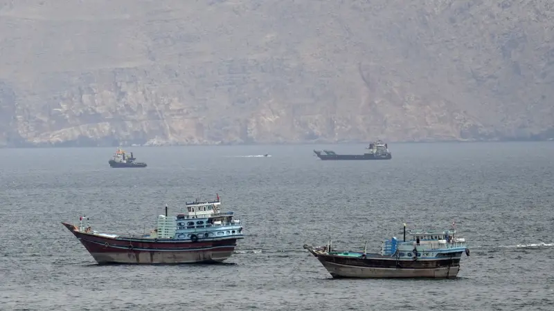حصار مضيق هرمز.. الحرس الثوري الإيراني يعلن احتجاز سفينتين