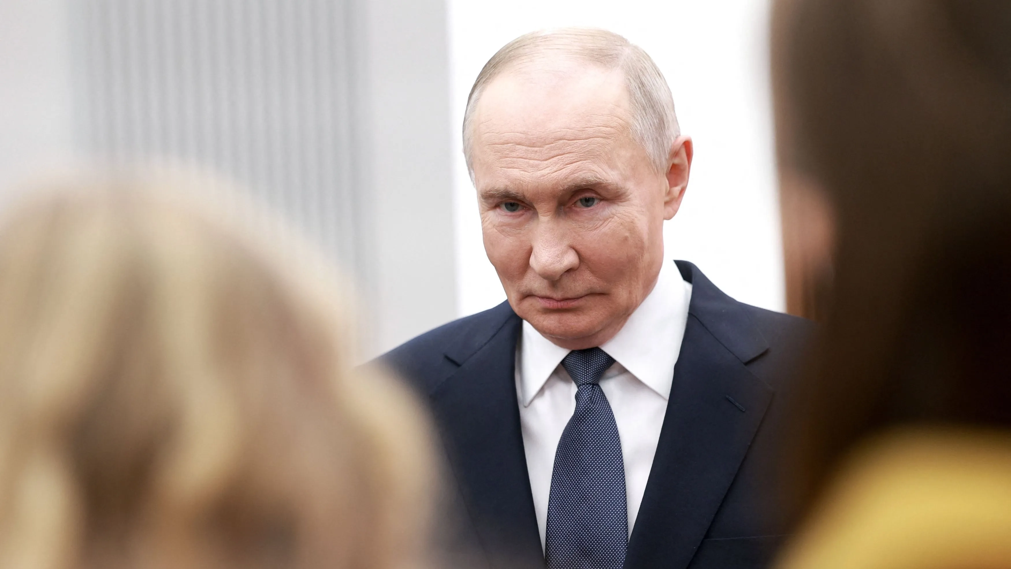 الغرب ينقسم وأوكرانيا تدفع الثمن.. هل انتصر بوتين سياسيا؟ 