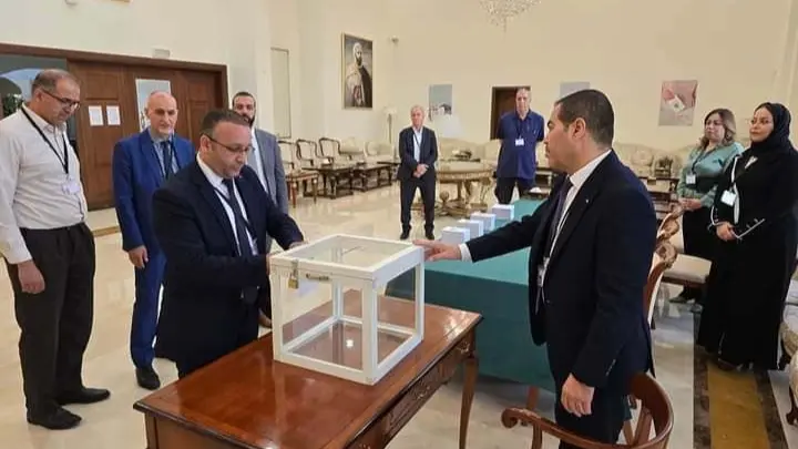 انطلاق عمليات التصويت في انتخابات الجزائر بالخارج