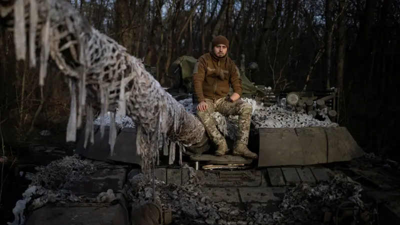 بعد نجاح المسيّرات.. هل لم يعد للدبابات مكان في حروب القرن الـ21؟