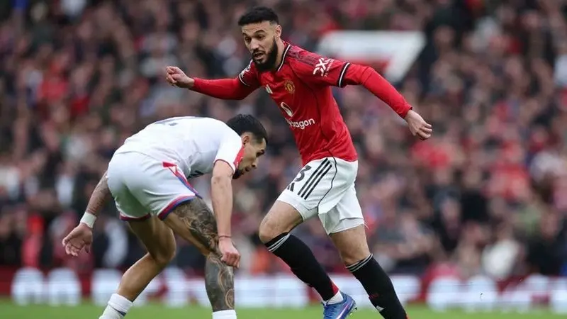 تألق مزراوي مع المغرب يخلط أوراق مايكل كاريك في مانشستر يونايتد