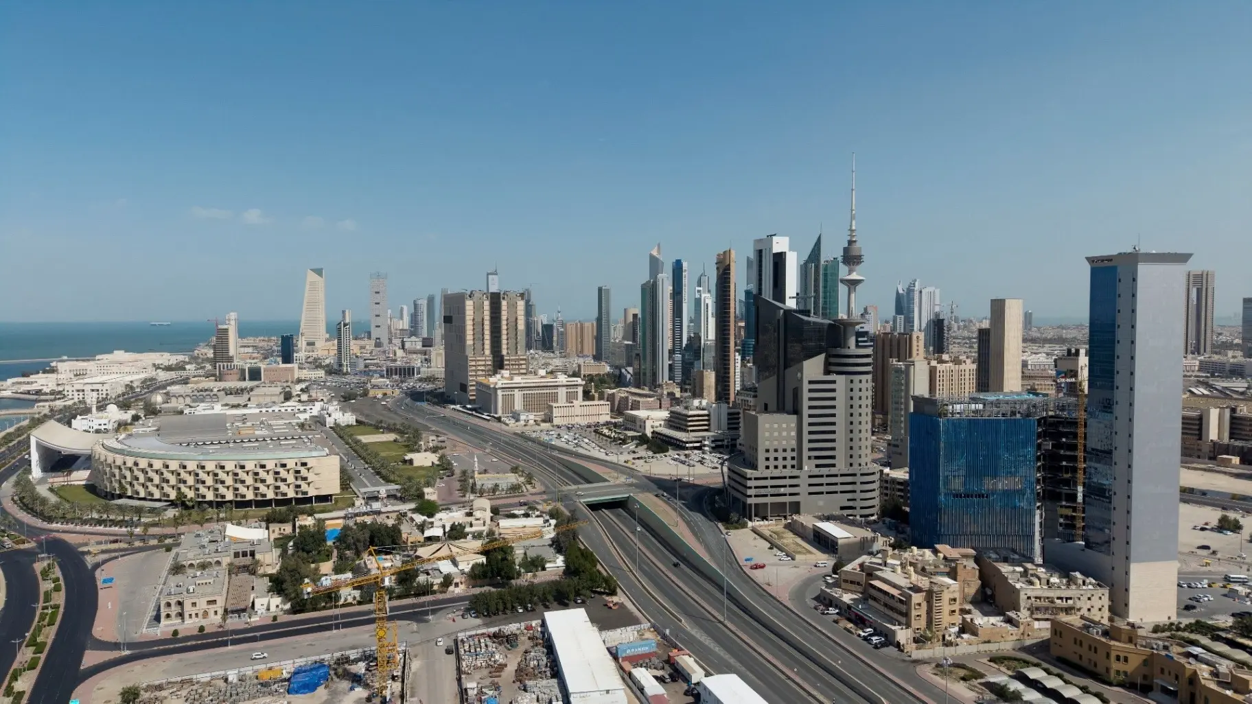 اتخاذ إجراءات تشغيلية احترازية في المحطة بعد اندلاع الحريق (رويترز) اتخاذ إجراءات تشغيلية احترازية في المحطة بعد اندلاع الحريق (رويترز)