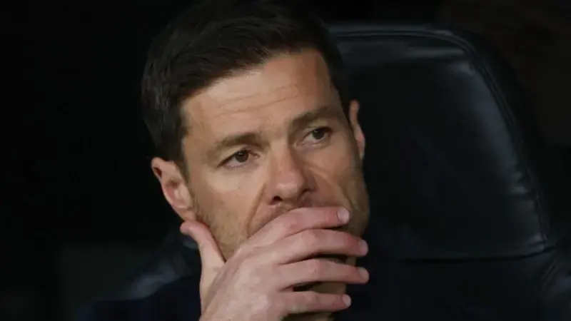 حقيقة إقالة أرني سلوت.. تشابي ألونسو يضع شروطه لتدريب ليفربول