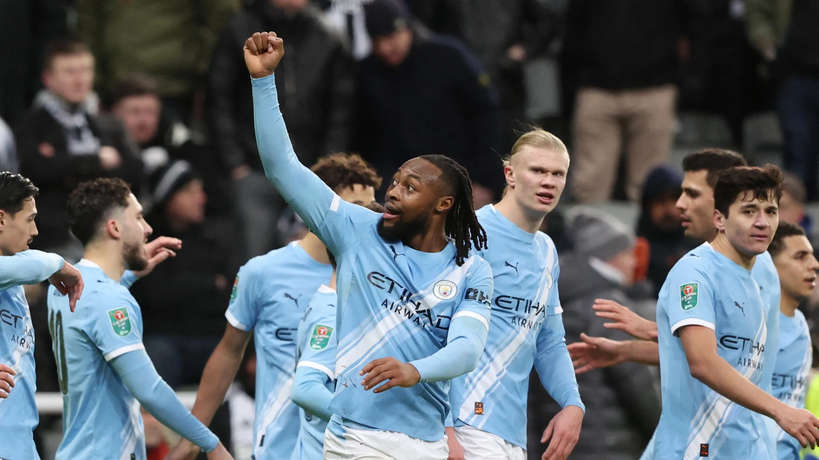 معلق مباراة مانشستر يونايتد ومانشستر سيتي اليوم.. صوت مميز 