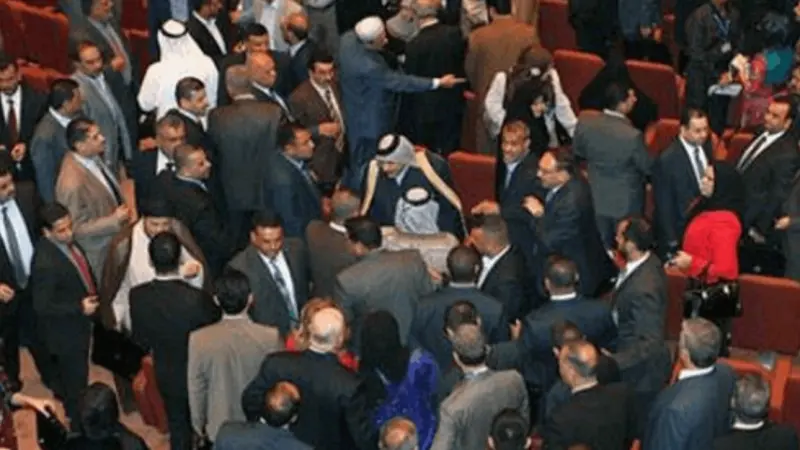 فيديو - تعنيف النائب رعد الدهلكي.. مشاجرة في البرلمان العراقي