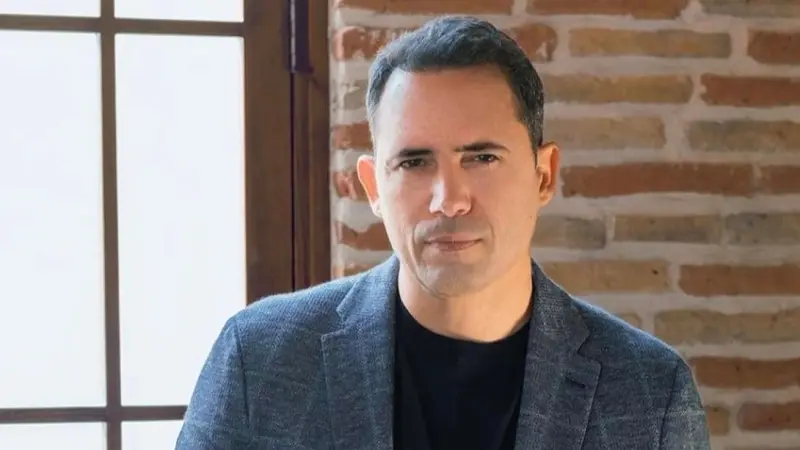 قدوته في الحياة.. ما هو سبب وفاة حاتم شقيق ظافر العابدين؟