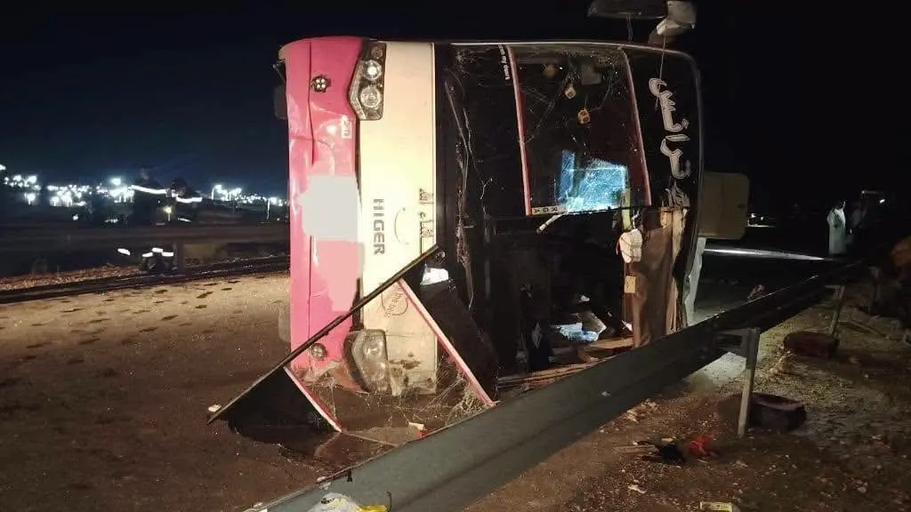 الحماية المدنية: الحادث وقع نتيجة انحراف حافلة عن الطريق (إكس) الحماية المدنية: الحادث وقع نتيجة انحراف حافلة عن الطريق (إكس)